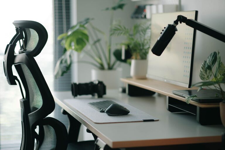 Tips for Choosing a Comfortable Desk Chair for Your Home or Office